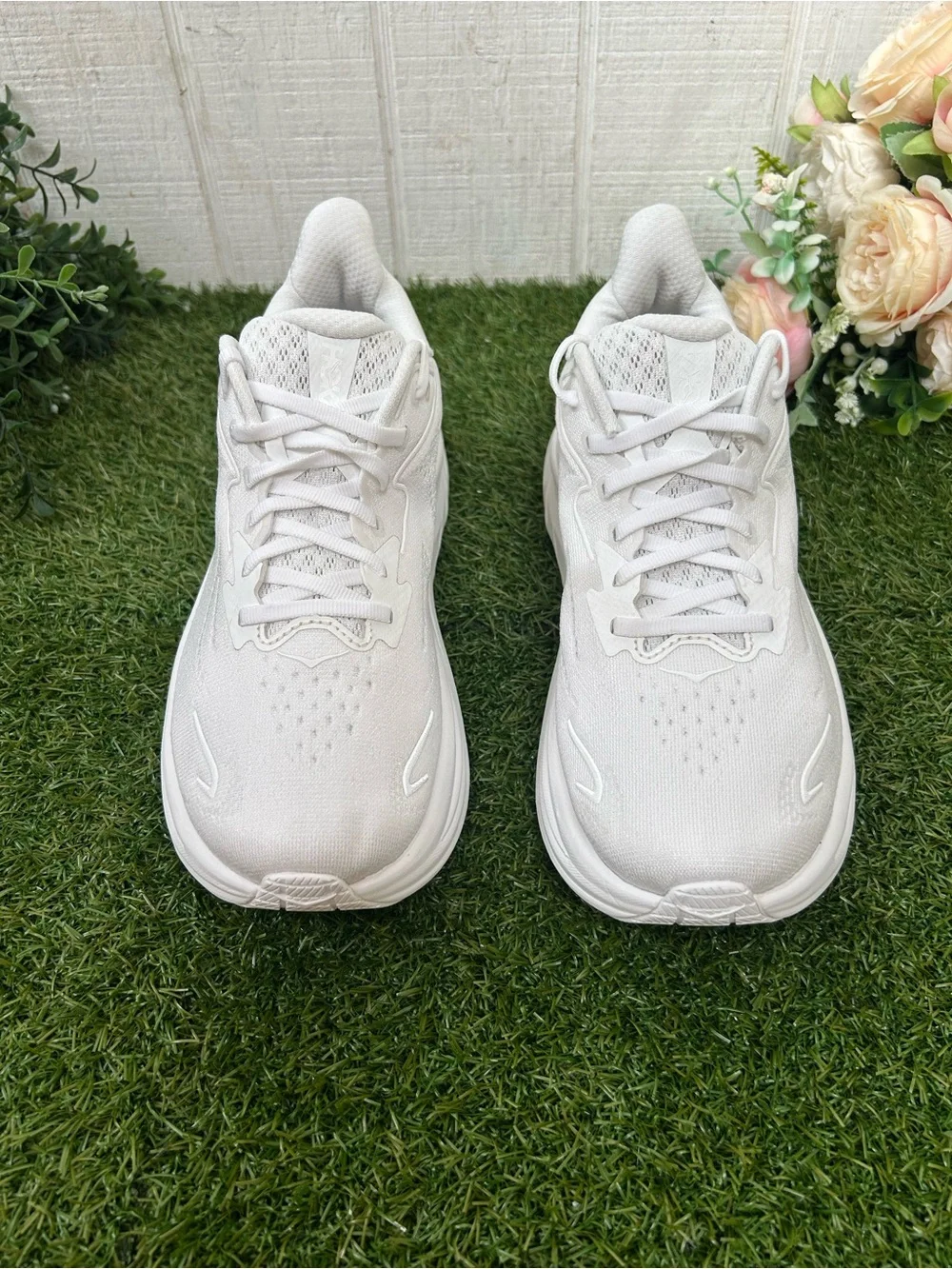HOKA Clifton 10 EVERYDAY RUNNING Shoes size women 7.5 White / White  gently used